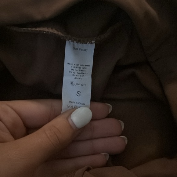 Cross over athletic skirt - Picture 2 of 3